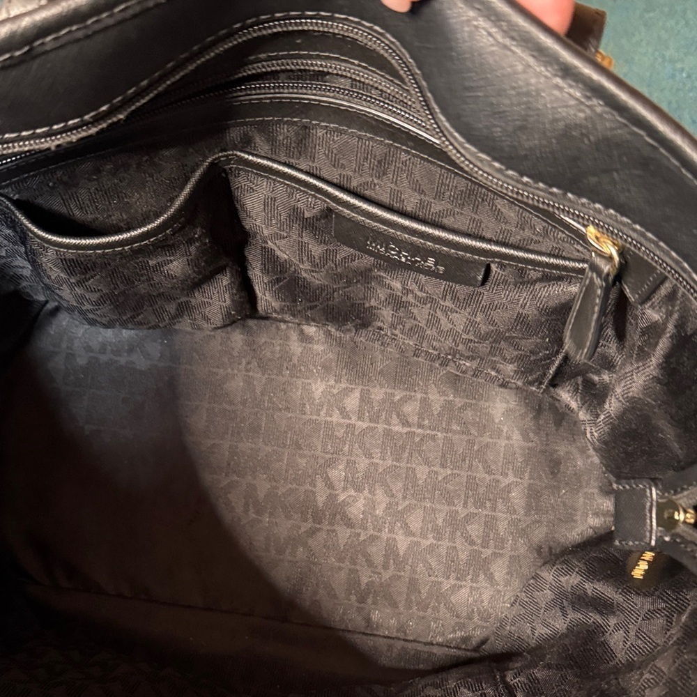 Michael Kors Jet Set Black Leather Tote Bag w/ Gold Logo Charm🌸 - Picture 8 of 12